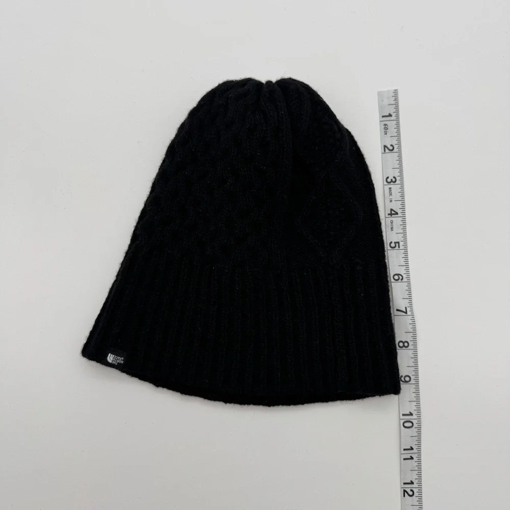 The North Face Little Kids Black Cable Knit Beanie Cuffed Winter Hat Logo Tag